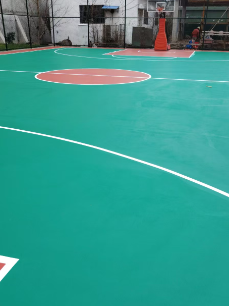 长岛 球场长期使用易出现地面开裂